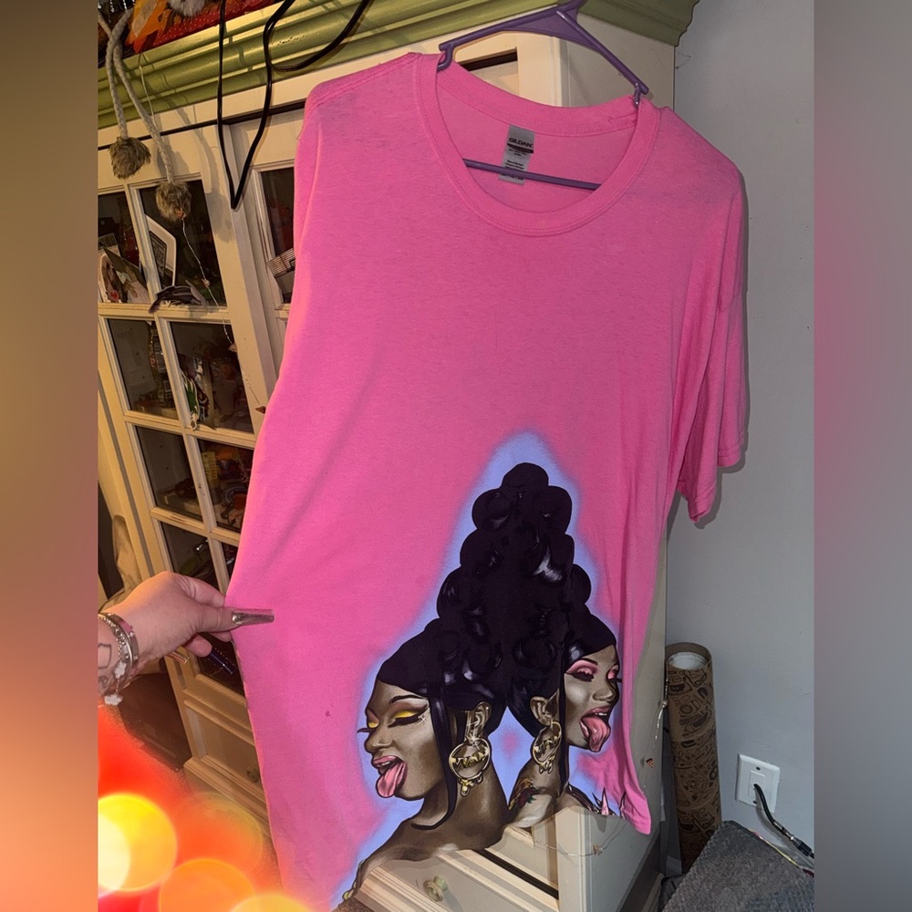 Hot Topic Pink Graphic Short Sleeve Tee